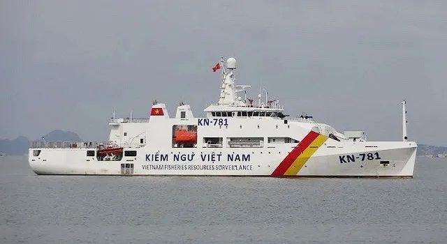 Kiểm ngư xua đuổi hàng trăm tàu cá nước ngoài vi phạm vùng biển Việt Nam
