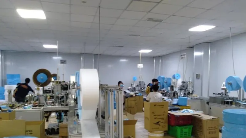 Đột kích công xưởng khẩu trang 3M giả tại TPHCM