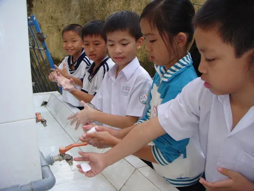 Trường học tạo điều kiện giúp học sinh phòng tránh dịch Covid-19