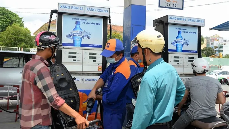 Xăng RON 95 tăng lên 15.114 đồng/lít, xăng RON 92 giữ nguyên giá