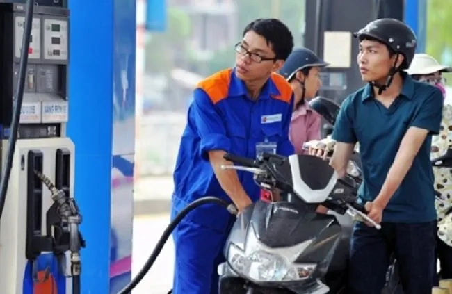 Từ chiều nay, xăng dầu đồng loạt giảm giá