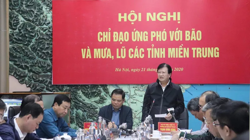 Cần thiết thì điều động máy bay trực thăng cứu trợ bà con miền Trung