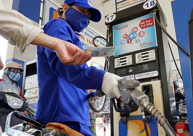 Xăng dầu tiếp tục tăng giá từ chiều 26-12