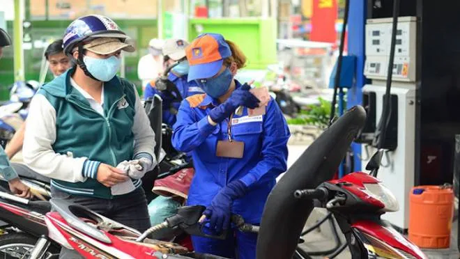 Chiều nay 26-1, giá xăng vượt mức 17.000 đồng/lít