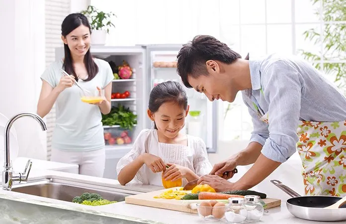 Không phải đàn ông nào cũng vào bếp giúp vợ. Ảnh chỉ mang tính minh họa