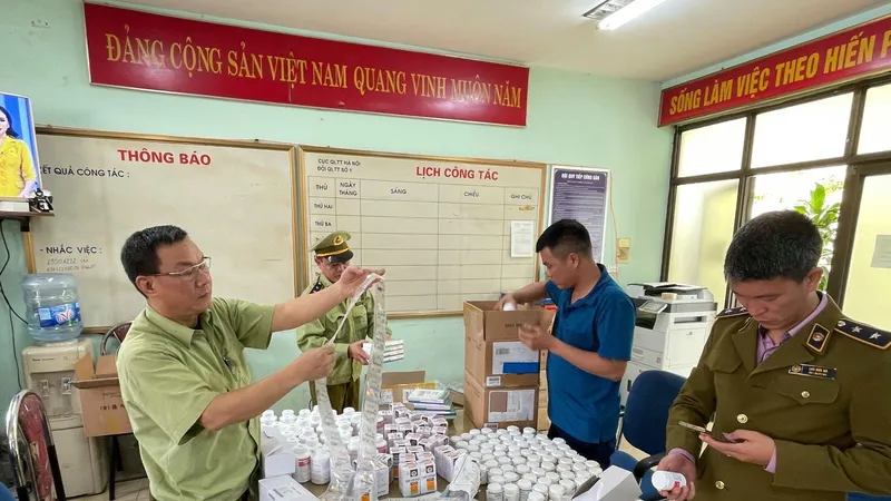 Phát hiện gần 300.000 sản phẩm thuốc nghi nhập lậu qua cảng hàng không Nội Bài