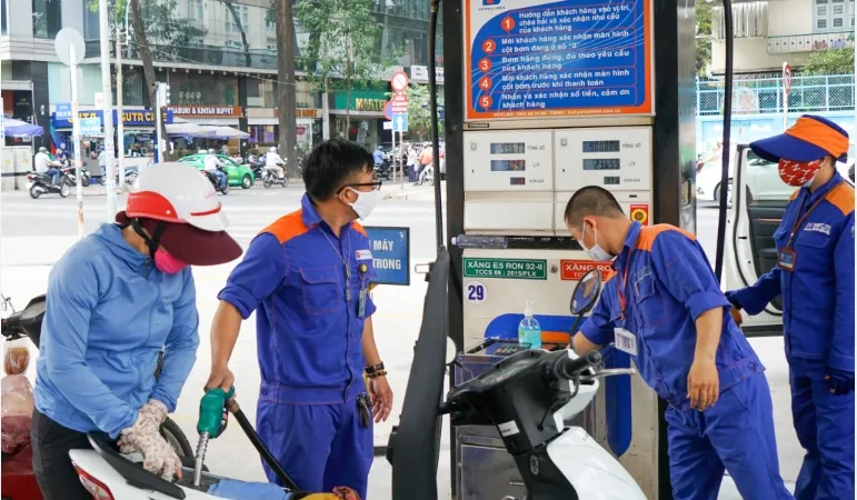 Chiều nay 27-4, giá các loại xăng, dầu tăng nhẹ
