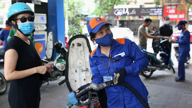 Giảm giá nhỏ giọt tất cả mặt hàng xăng dầu