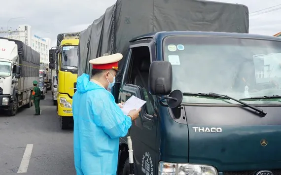 Bộ Công thương lại “nhắc” Bộ GTVT vì hàng hóa qua các chốt bị làm khó