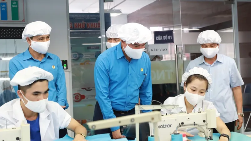 Gần 900.000 lao động “3 tại chỗ” sẽ được hỗ trợ thêm tiền bữa ăn