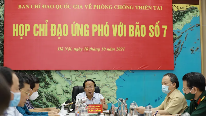 Phó Thủ tướng: "Tránh dự báo bão quá mạnh nhưng chẳng thấy đâu cả"
