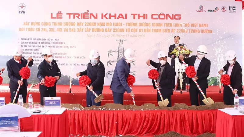 Khởi công đường dây kéo điện từ Lào về Việt Nam