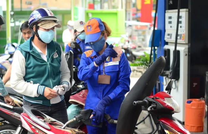 Chiều 25-12 giá xăng dầu tăng nhẹ trở lại