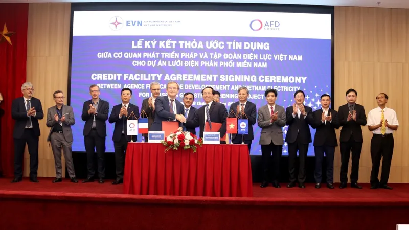 Việt Nam vay vốn Pháp triển khai dự án lưới điện miền Nam