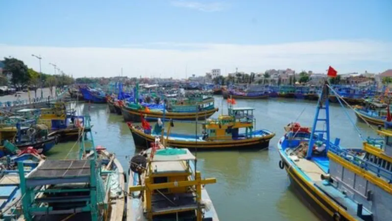40-55% tàu cá không thể ra khơi vì giá dầu tăng 65%, Bộ NN-PTNT ra công văn khẩn