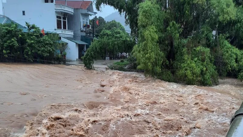 Ít nhất 7 người chết và mất tích sau bão số 2