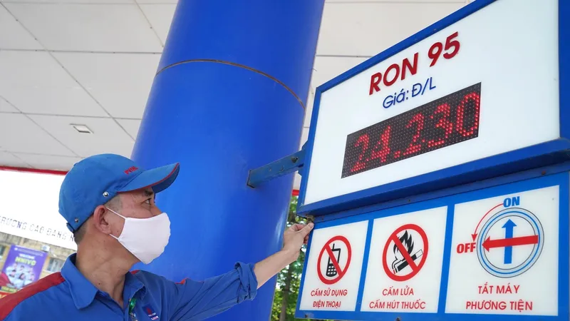 Chiều nay 12-9, xăng và dầu đều giảm giá sốc