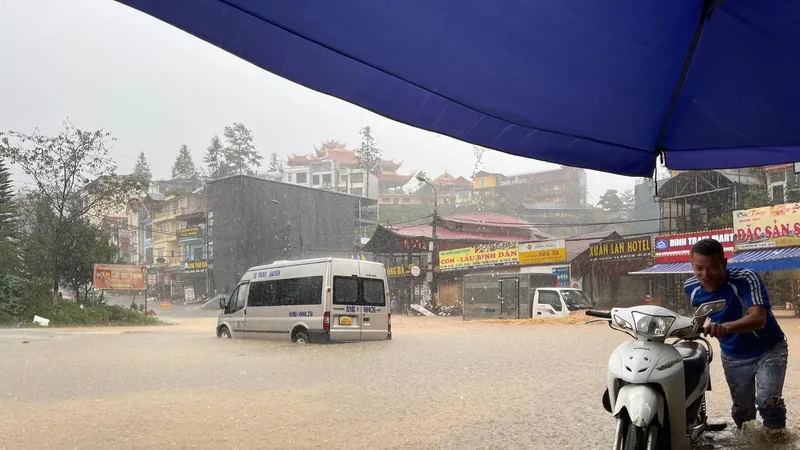 Sa Pa mưa ngập như Đà Lạt