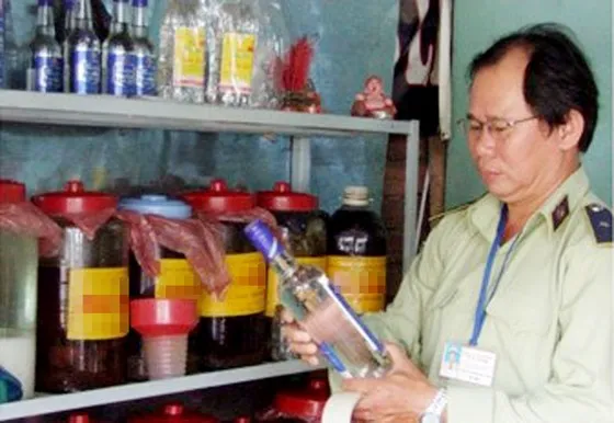 Ngăn chặn tình trạng sử dụng cồn công nghiệp pha chế rượu trong dịp Tết Quý Mão