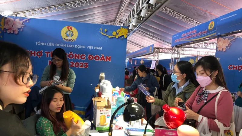 Công đoàn cấp tập lo tết cho người lao động