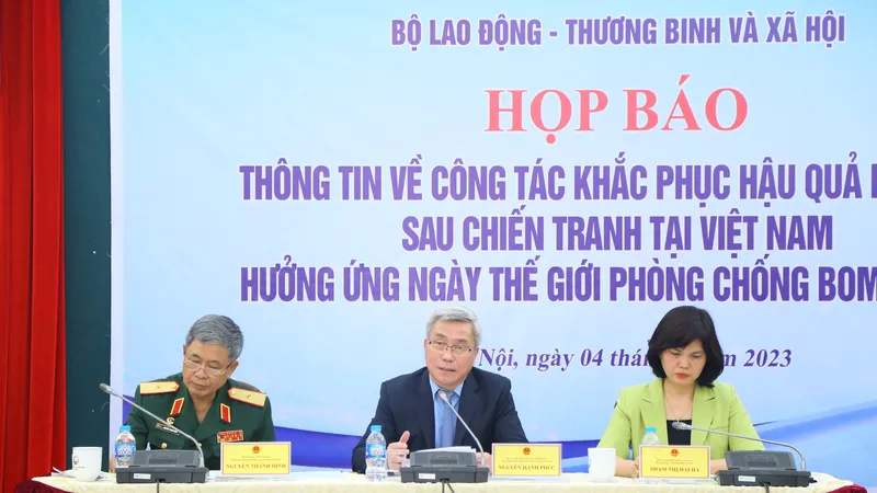 Quang cảnh cuộc họp báo
