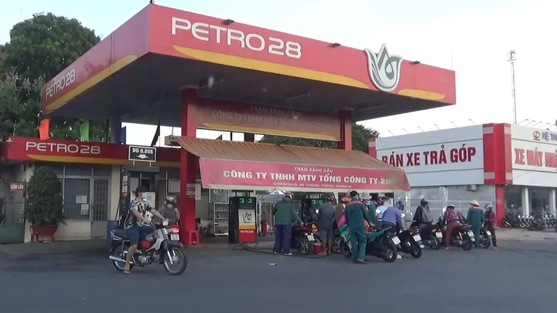 Bơm xăng "nối số", trạm trưởng và phó bị đình chỉ công tác