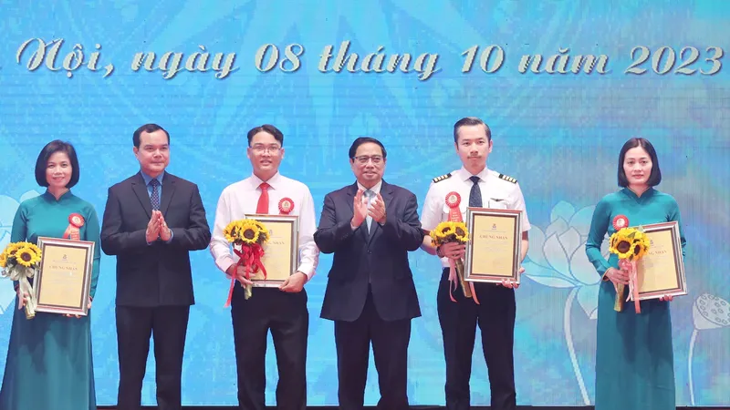 Thủ tướng biểu dương các điển hình của Chương trình 1 triệu sáng kiến