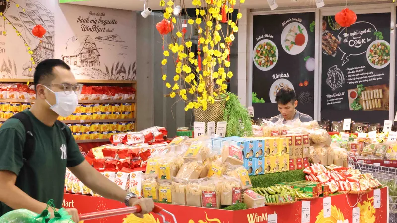 Rau củ, thực phẩm… "đầy ắp" thị trường