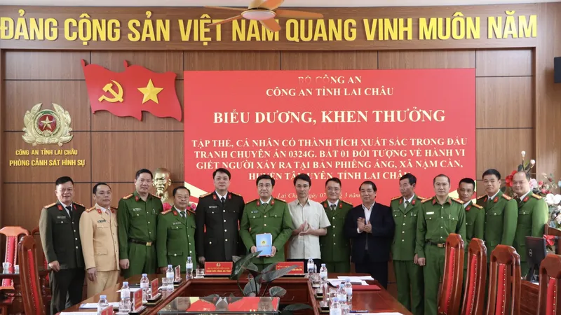 Khen thưởng chuyên án truy bắt nhanh chóng nghi phạm giết cô gái 21 tuổi