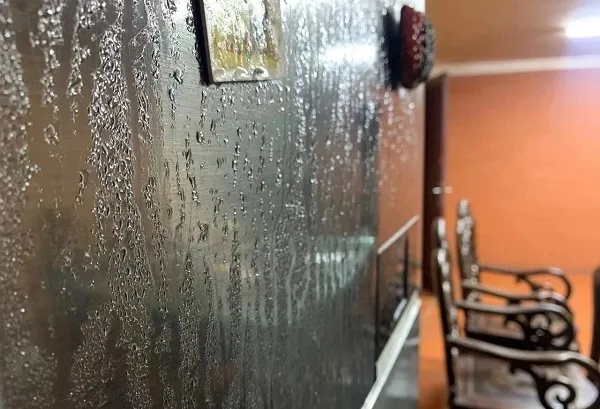 Miền Bắc: Người dân loay hoay ứng phó tình trạng nồm ẩm quá nhiều