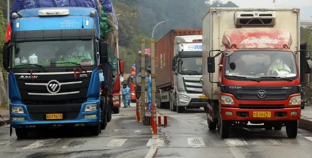 Hàng nhập khẩu tăng cao, thông quan chậm ở cửa khẩu