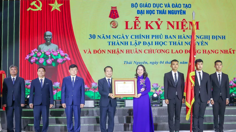 Quyền Chủ tịch nước dự lễ kỷ niệm 30 năm thành lập Đại học Thái Nguyên