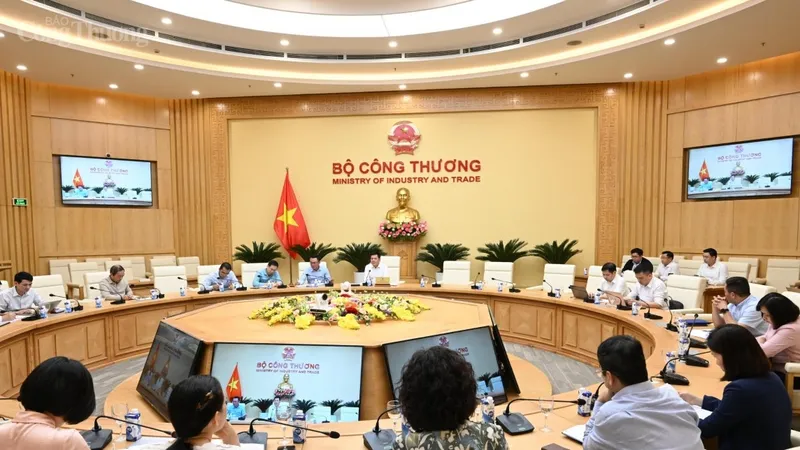 Bộ Công thương họp về điện mặt trời mái nhà