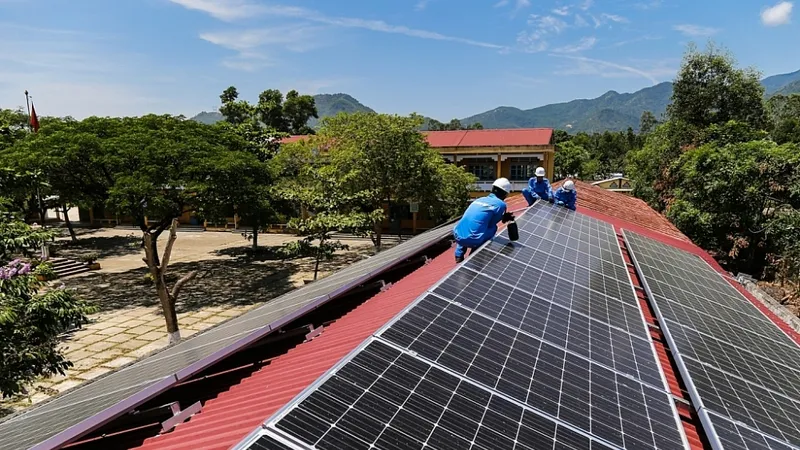 Vì sao không nên phát triển ồ ạt điện mặt trời mái nhà? 