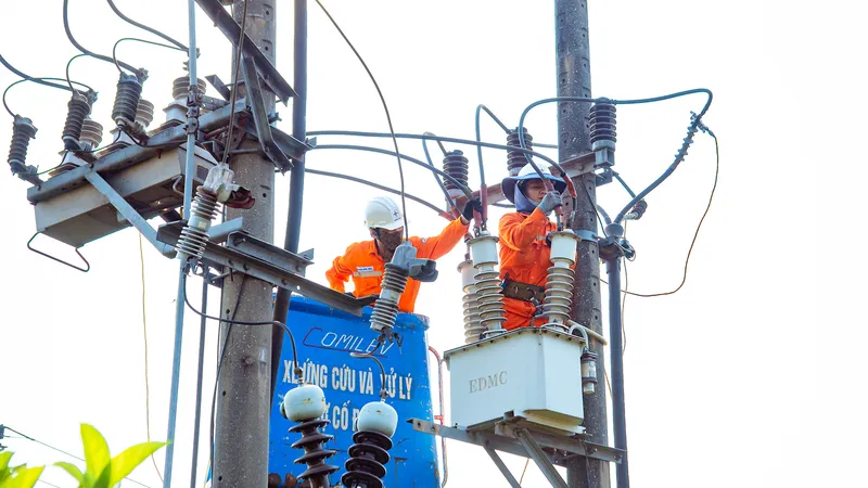 EVN đề nghị tiết kiệm điện để tránh hóa đơn tiền điện tăng cao mùa nắng nóng