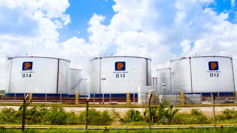 Bắt buộc doanh nghiệp đảm bảo tiến độ nhập khẩu xăng dầu
