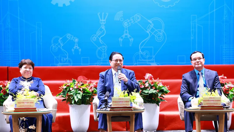 Thủ tướng Phạm Minh Chính: Tăng năng suất lao động không phải là tăng thời gian làm việc