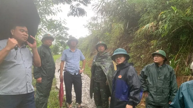 Mưa to ở miền Bắc, 2 mẹ con mất tích
