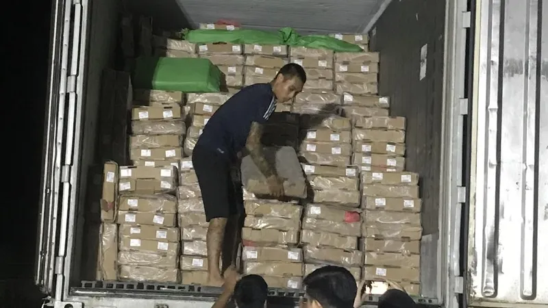 Phát hiện gần 25 tấn chân gà rút xương, đã chuyển cơ quan điều tra