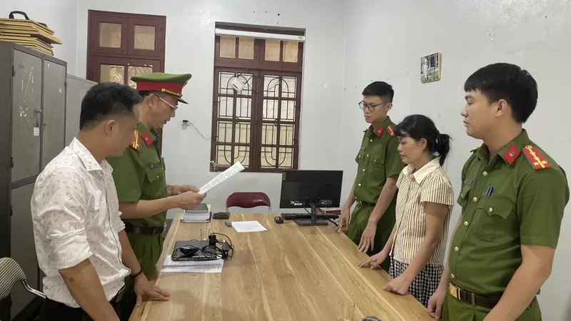 Hiệu trưởng kê khống 3 hồ sơ “không đi làm vẫn có lương” bị khởi tố
