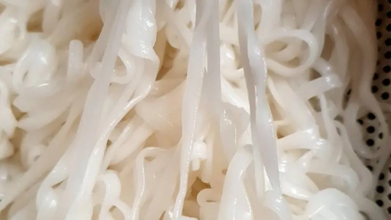 Vận chuyển 30kg bánh phở chứa Formol, chủ hàng bị phạt hơn 52 triệu đồng