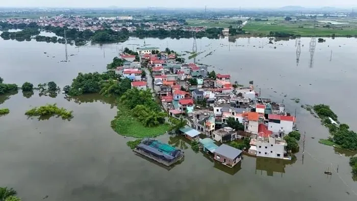 Thủy điện đóng bớt cửa xả để giảm áp lực ngập cho Hà Nội 
