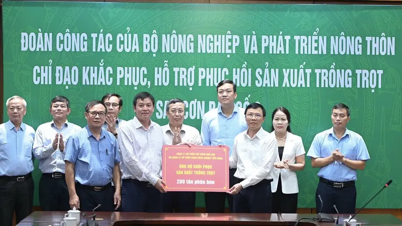 Bộ NN-PTNT huy động được 300 tấn giống và phân bón cho tỉnh Bắc Giang