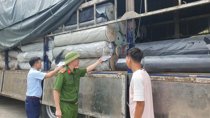 Chuyển sang công an xử lý vụ buôn gần 10 tấn vải “Made in China”