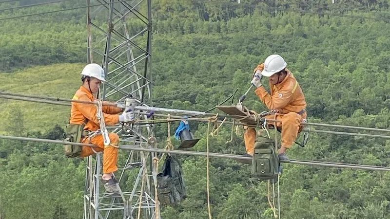 Đường dây 500kV mạch 3 hoàn thành sớm theo tinh thần “vượt nắng, thắng mưa” và “3 ca, 4 kíp”