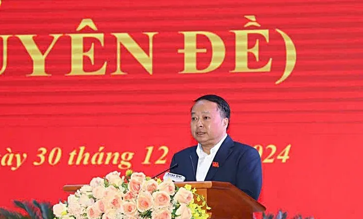Tân Chủ tịch UBND tỉnh Hà Giang Phan Huy Ngọc phát biểu nhận nhiệm vụ. Ảnh: TRỌNG HIẾU