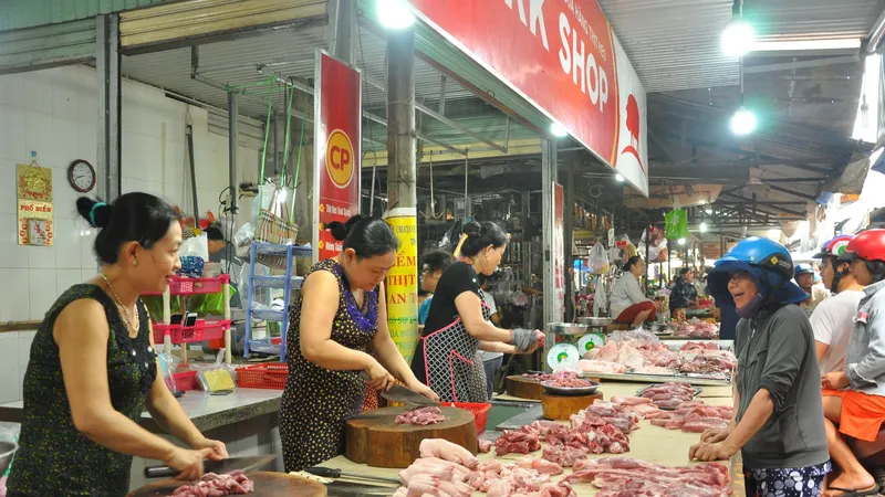 Mạnh tay xử phạt thực phẩm bẩn, người tiêu dùng yên tâm đón Tết 2025