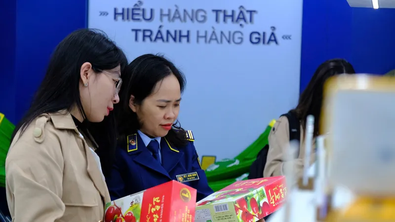 Mở cửa Phòng trưng bày hàng thật - hàng giả trong dịp tết