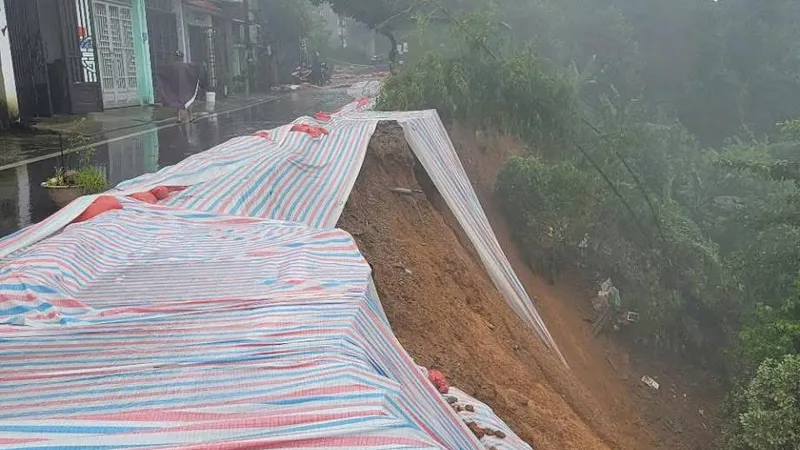 Lào Cai: 31 hộ dân đối mặt hiện tượng sụt lún đất