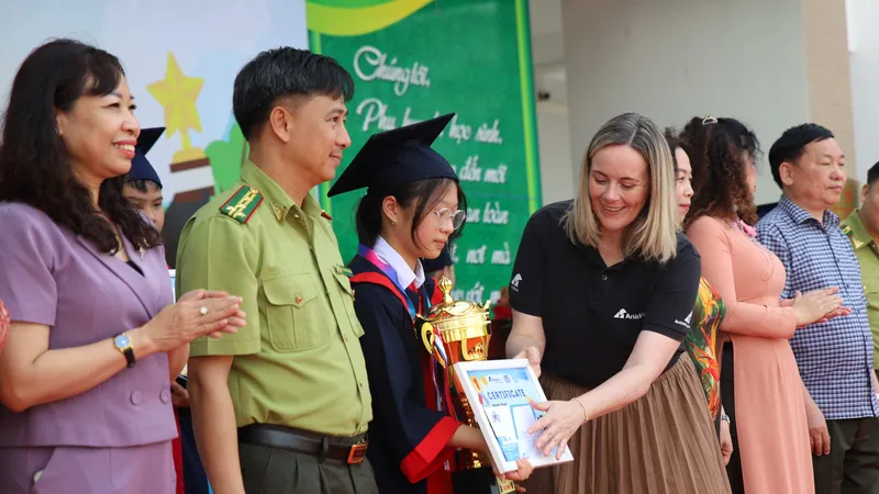 Học sinh Hà Nội dựng “lá chắn xanh” bảo vệ loài gấu